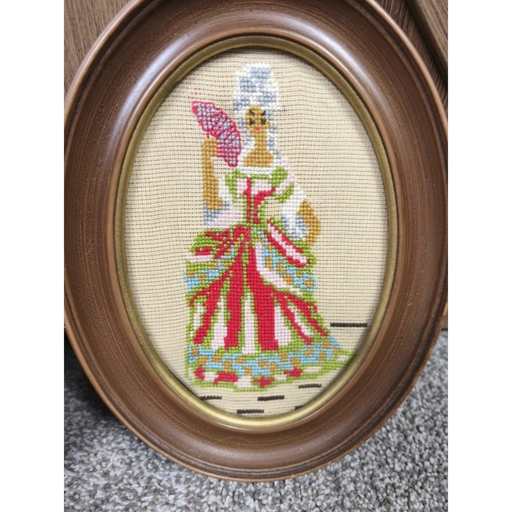 Vintage Framed Needlepoint Colonial Couple Wall Art Set Pair Oval Frames‎